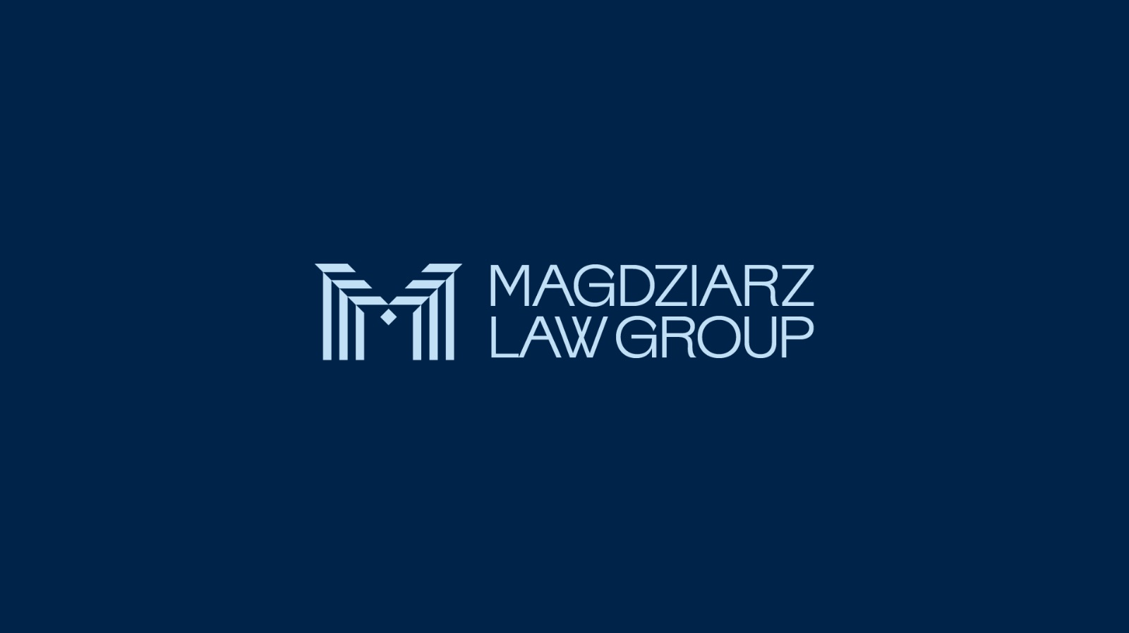 MLG — logo na granatowym tle